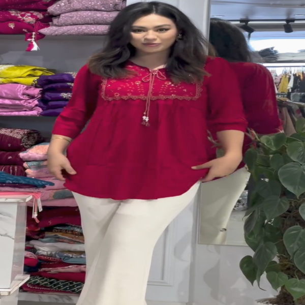 সুতি সিকুয়েন্স এমব্রয়ডারি শর্ট টপস।